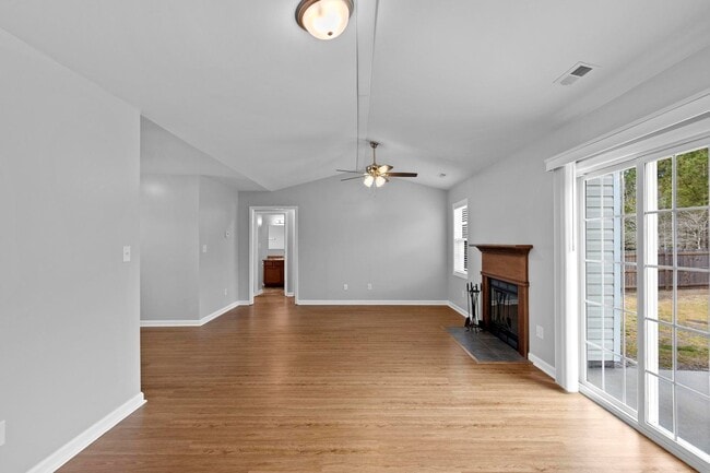 Building Photo - Ranch with fenced yard in Swansboro HS Dis...