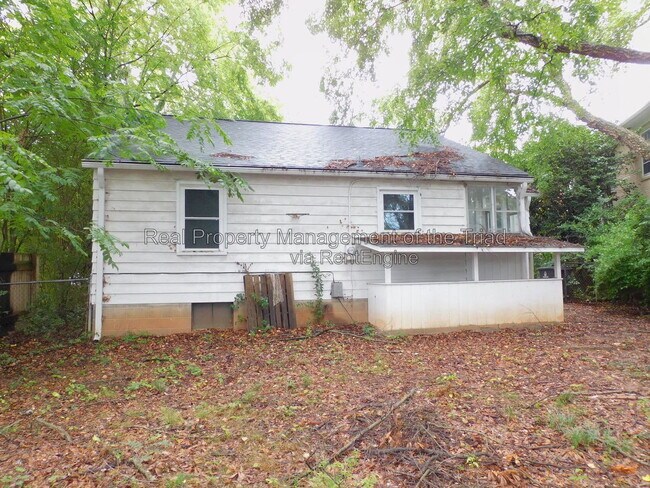 Building Photo - 715 S Hawthorne Rd
