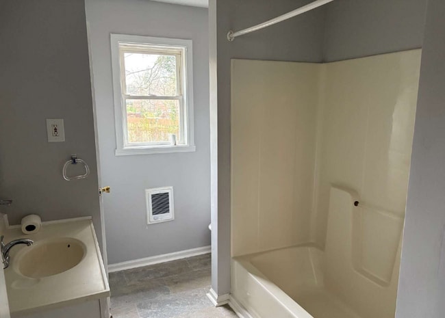 Building Photo - 25 Walton St