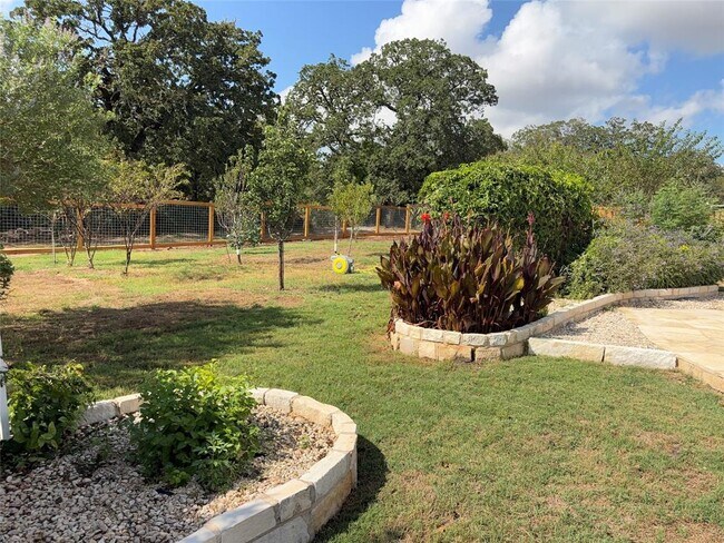 Building Photo - 337 Chisholm Trail