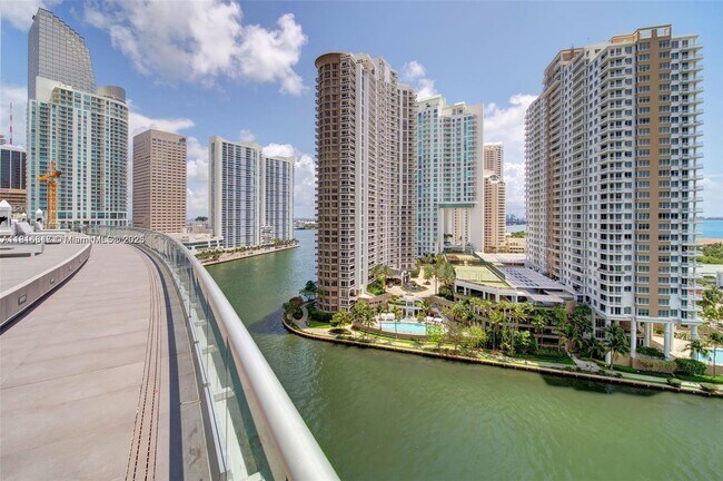 Building Photo - 465 Brickell Ave