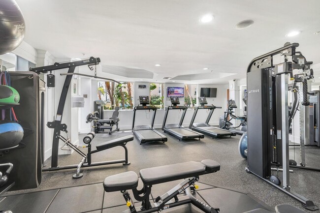 Building Photo - 1801 N Flagler Dr