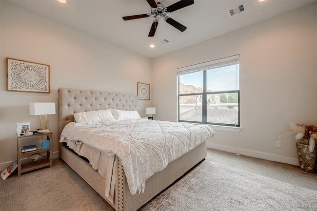 Building Photo - 3904 Tulane Oak Dr