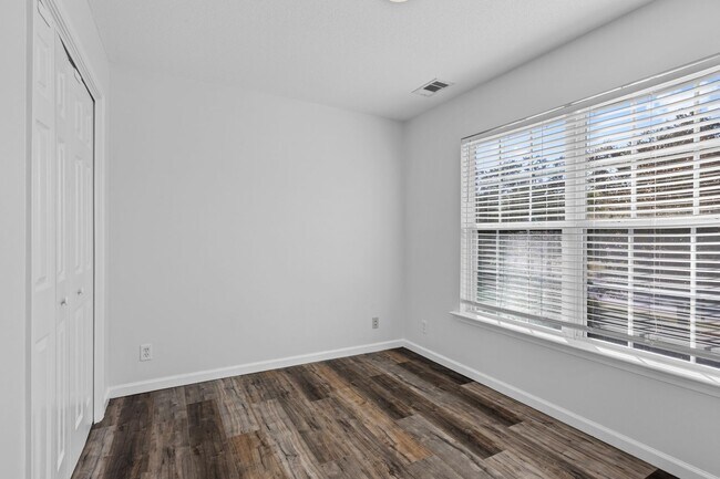 Building Photo - 75 Oak Ridge Cir