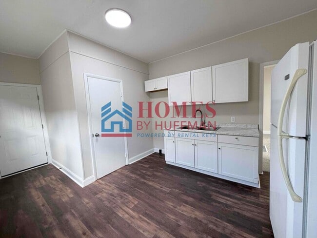 Building Photo - Two Bedroom House | Move In Ready