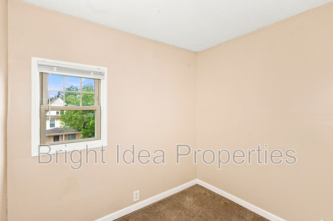 Building Photo - 1097 Suburban Ave E