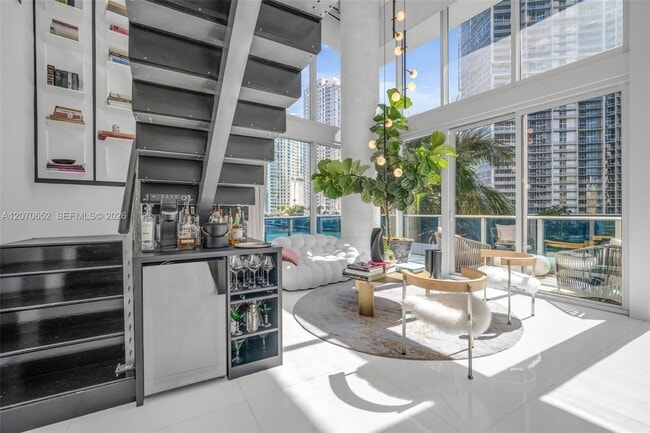 Building Photo - 200 Biscayne Blvd Way