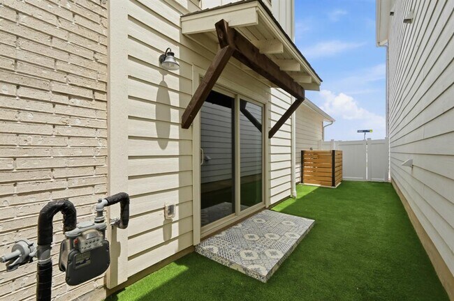 Building Photo - 8201 Frida Bend