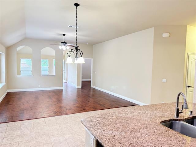 Building Photo - 1114 Haskell Dr