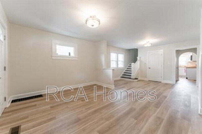 Building Photo - 1601 Villa Ave