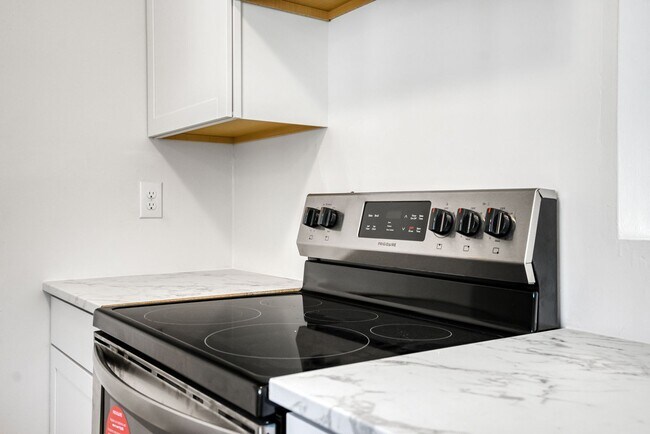 Building Photo - Fully Remodeled 2 Bed / 2 Bath Lower-Level Condo with Balcony