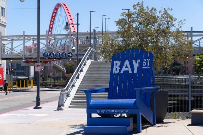 Building Photo - 1058 18th St