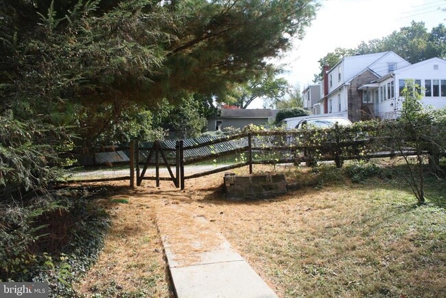 Building Photo - 820 W Bridge St