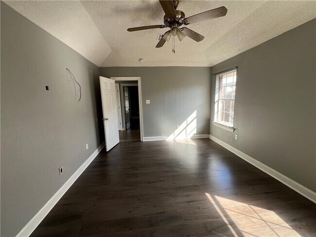 Building Photo - 5620 4th St