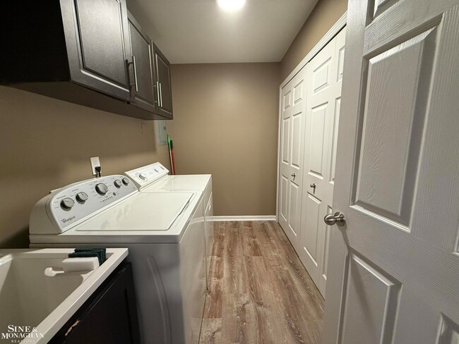 Building Photo - 27017 Carrington Pl