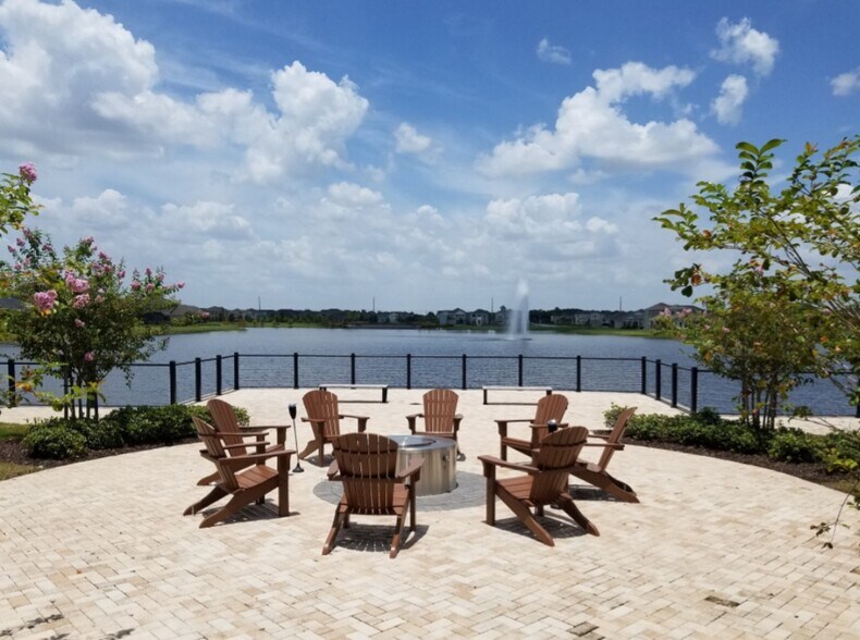 Welcoming pond and fountain - 2500 Avian Loop