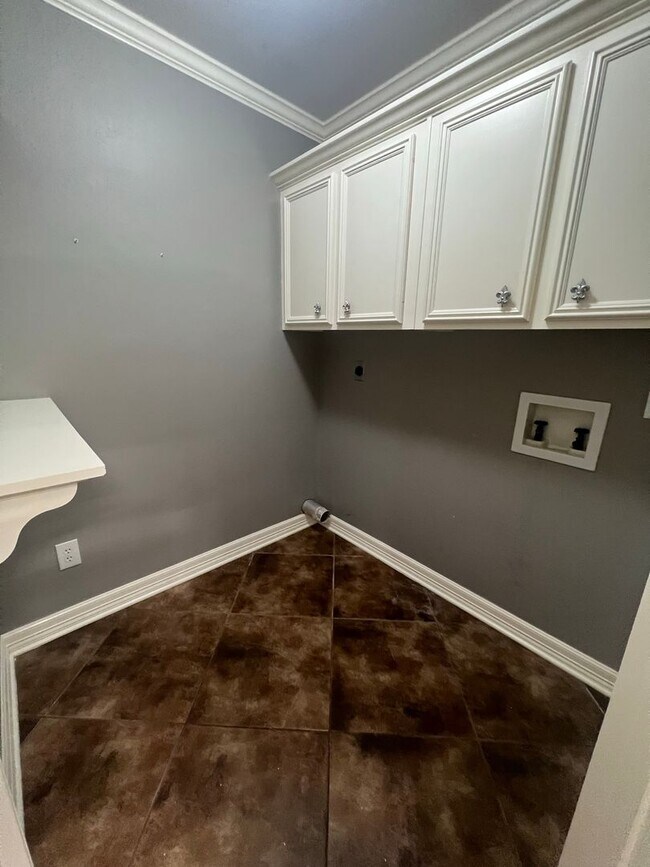Building Photo - BAY HILLS SUBDIVISION. BENTON SCHOOLS