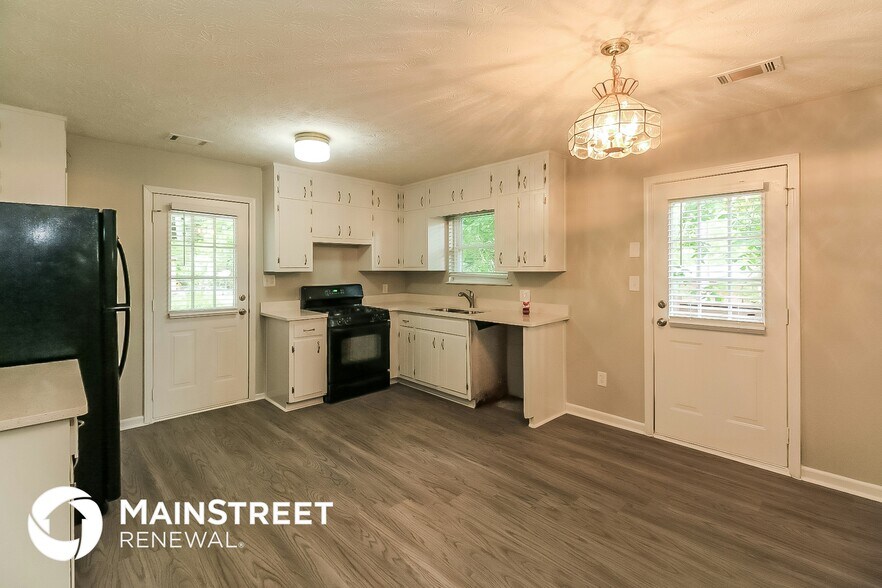 Building Photo - 7548 Colonial Ct