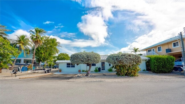 Building Photo - 150 Azalea St