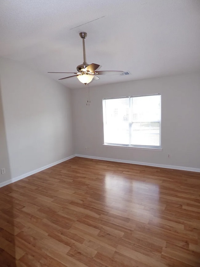 Building Photo - 210 Tibton Cir
