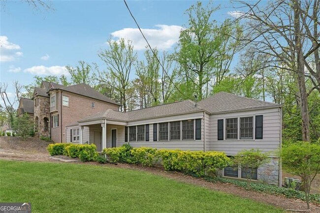 Building Photo - 2116 E Roxboro Rd NE