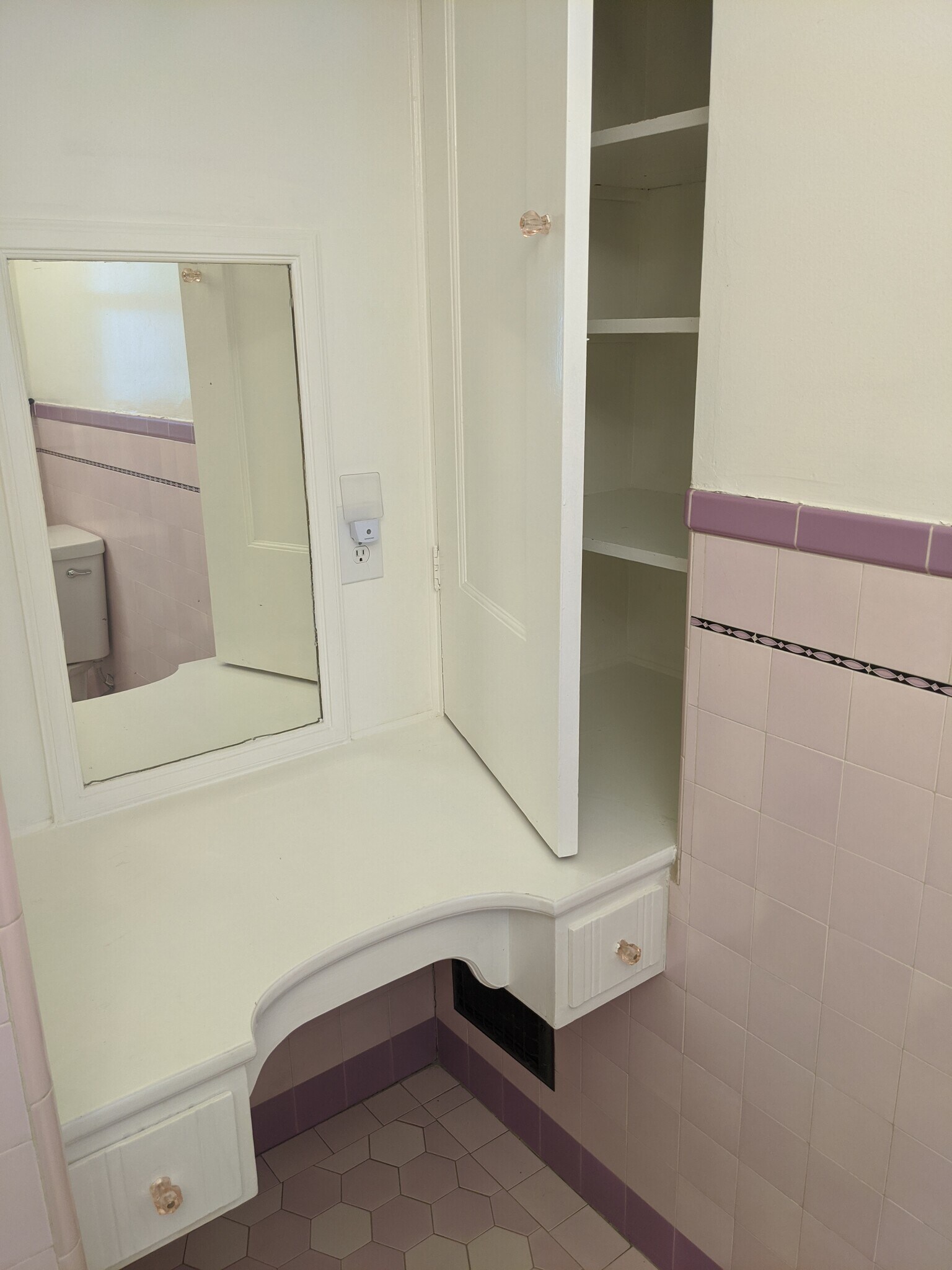 Vanity - 422 Capitol St