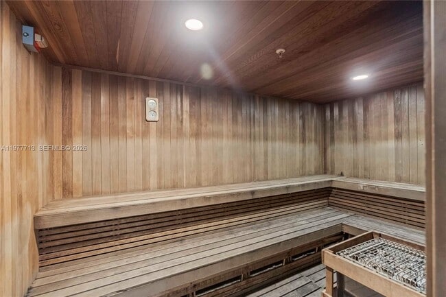 Building Photo - 3000 S Ocean Dr