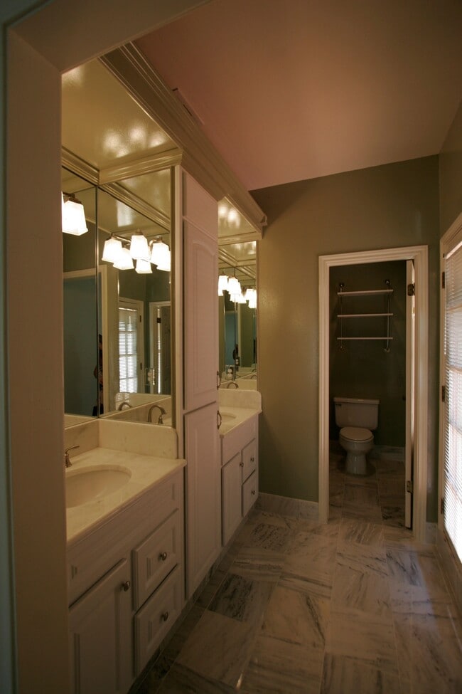 Building Photo - 207 Grandview Pl