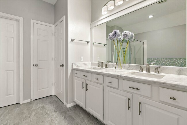 Building Photo - 139 Ledgestone Pl