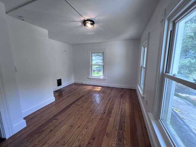 Building Photo - 141 Boyd St