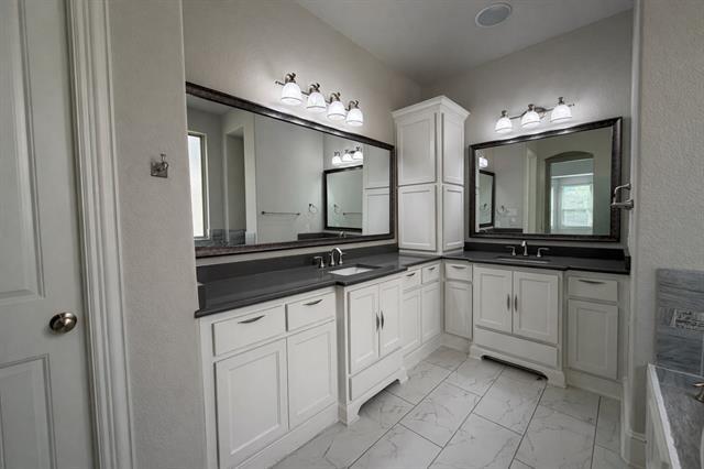 Building Photo - 1304 Damsel Caitlyn Dr