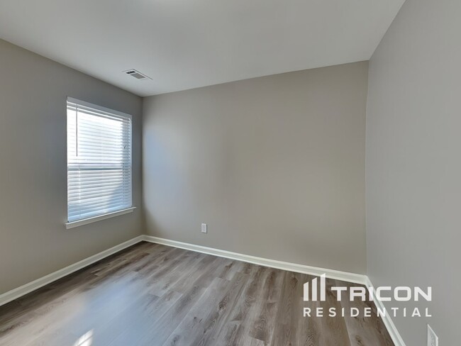 Building Photo - 163 Fern Walk