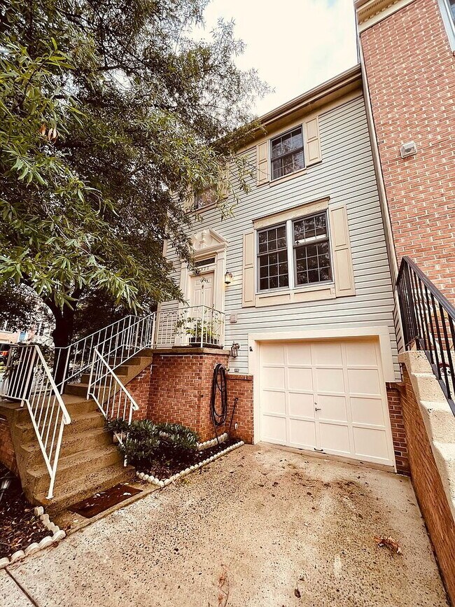 Building Photo - SINGLE FAMILY HOME.