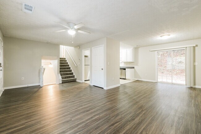 Building Photo - 3296 Goldenchain Dr