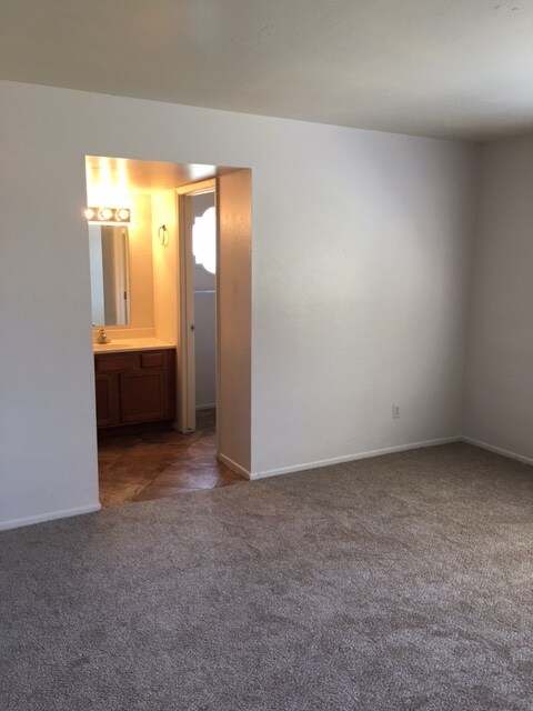 master bath - 16602 N 25th St