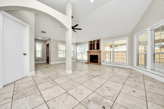 Building Photo - 5039 E Pagewick Dr