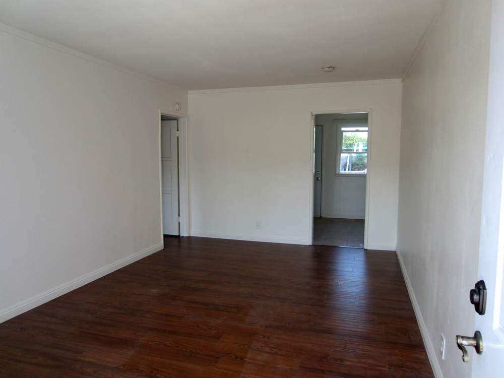 Building Photo - 636 N Heliotrope Dr