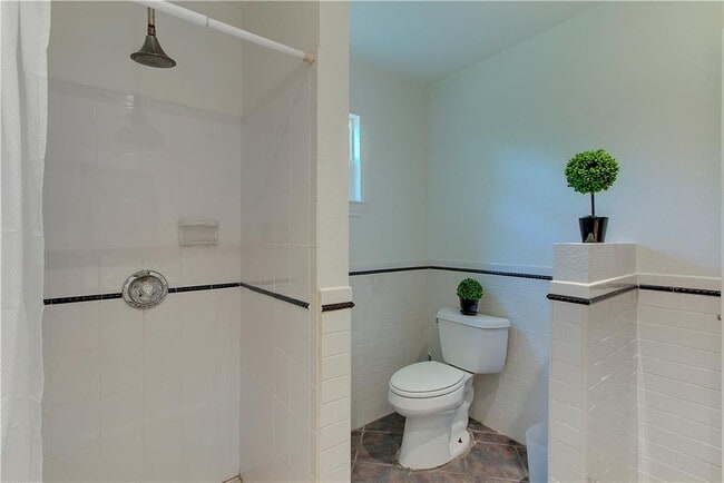 Building Photo - 9305 Granada Hills Dr