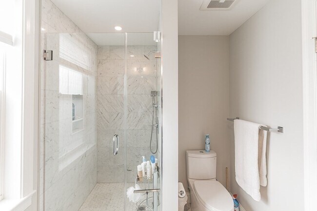 Building Photo - 54 Pleasant St