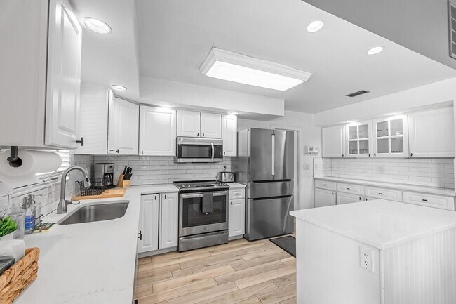 Building Photo - 1616 20th St SW