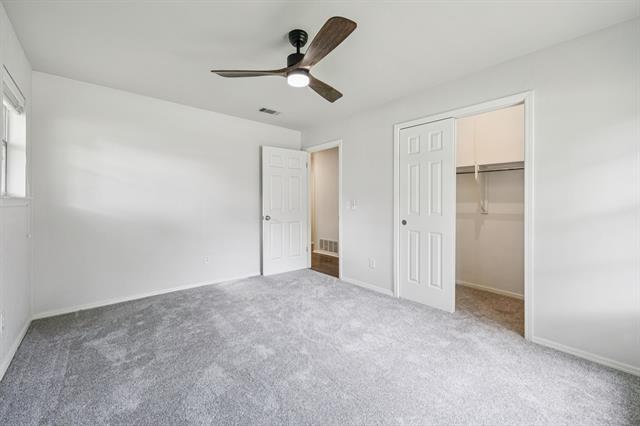 Building Photo - 1800 Midcrest Dr