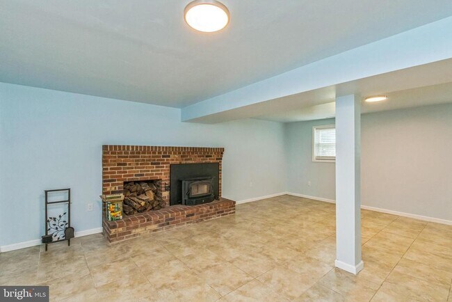 Building Photo - 311 Oakridge Dr