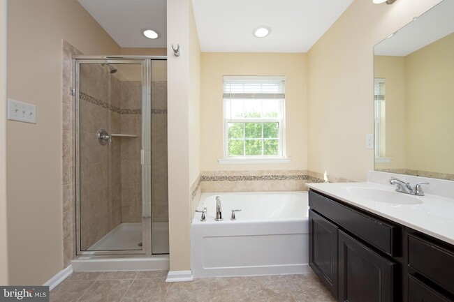 Building Photo - 421 Dogwood Dr