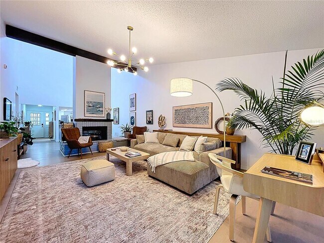 Building Photo - 4646 La Jolla Dr