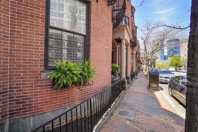 Building Photo - 27 Bowdoin St