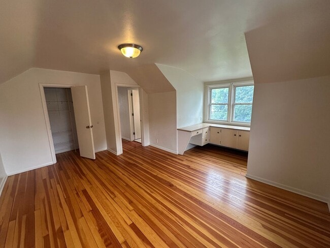 Building Photo - Beautiful Single Family Home Across from L...