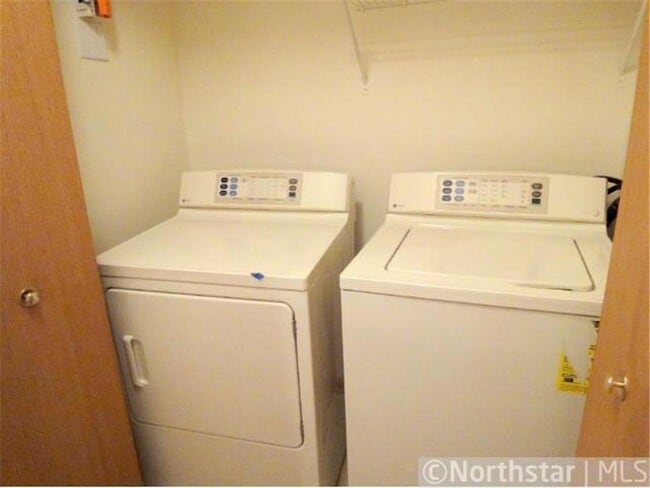 Building Photo - 5066 Fountain Lane N