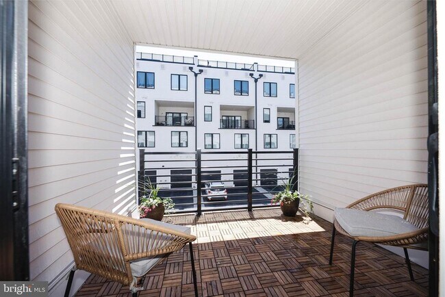 Building Photo - 305 Manion Aly