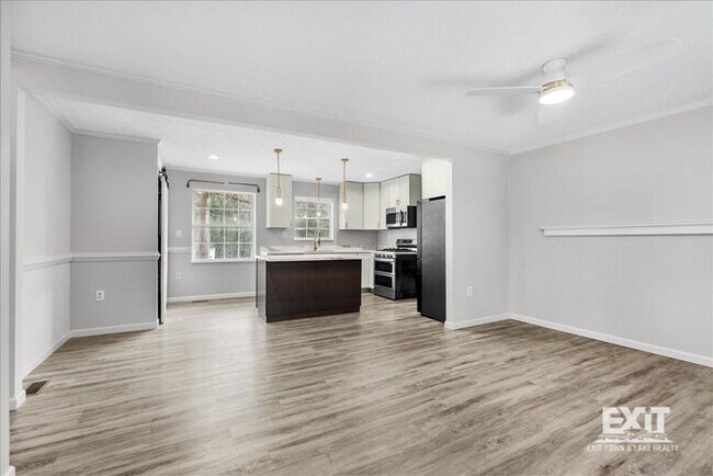 Building Photo - Welcome To This Smart 3 Bedroom, 1.5 Bath Home in Clarksville, VA!