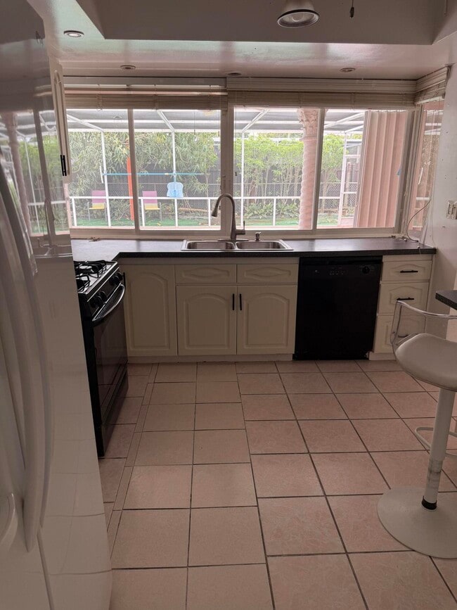 Building Photo - 7648 Alhambra Blvd